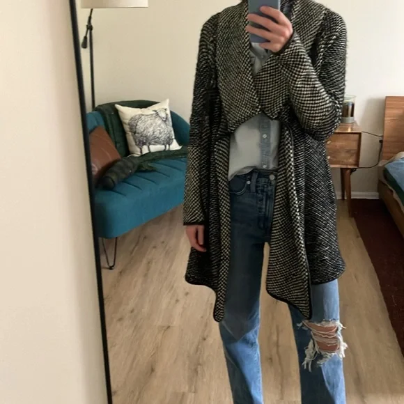 Black & white statement Sweater coat - Picture 12 of 13